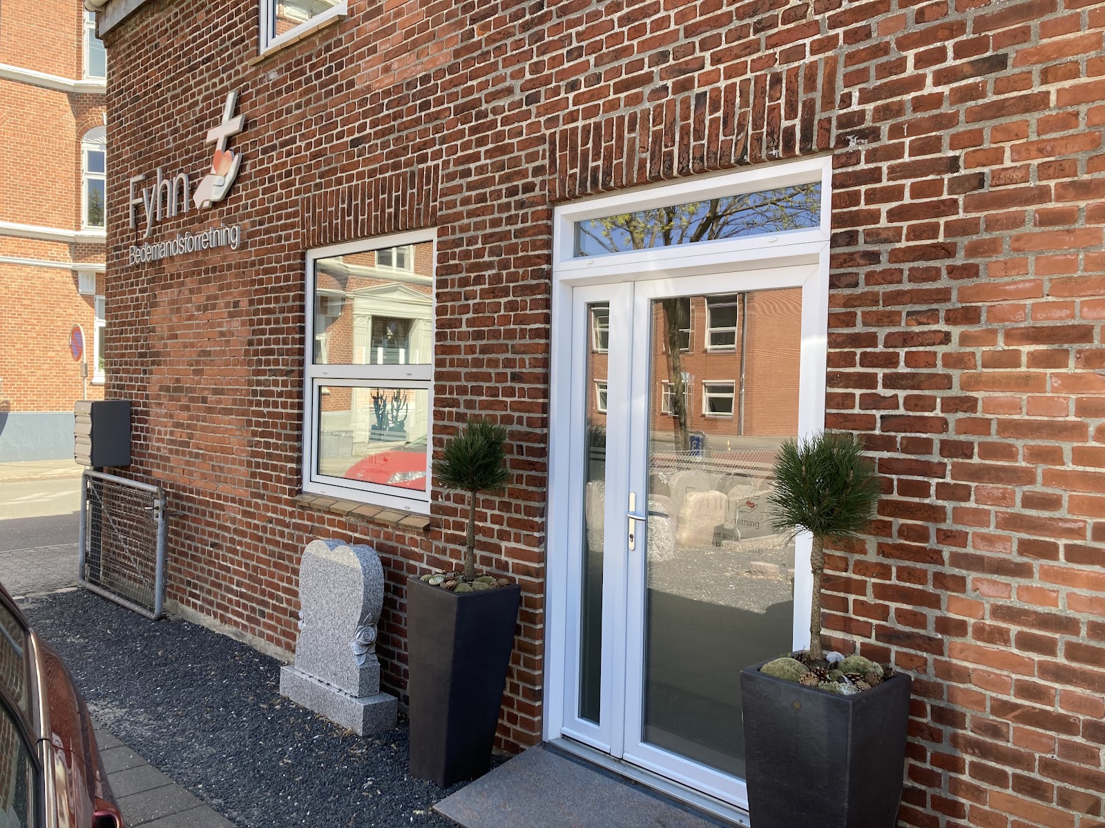 Fyhn Bedemandsforretning - Esbjerg, bedemand i Esbjerg