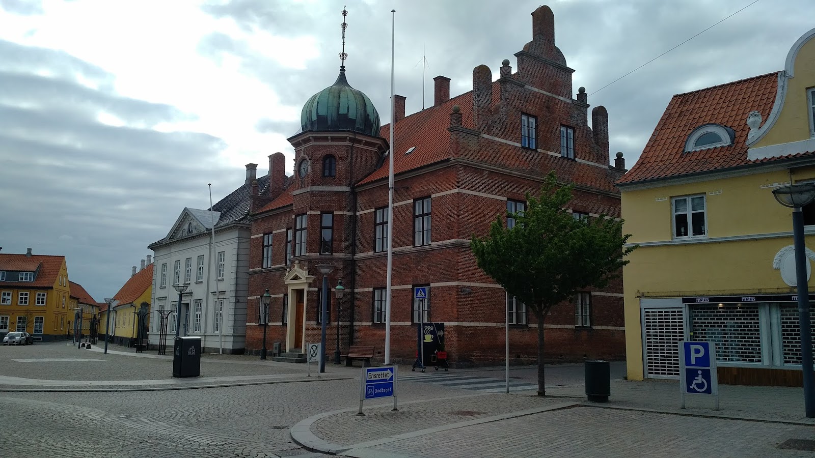 Stege Begravelsesforretning - Bedemand Susanne Christensen, bedemand i Stege