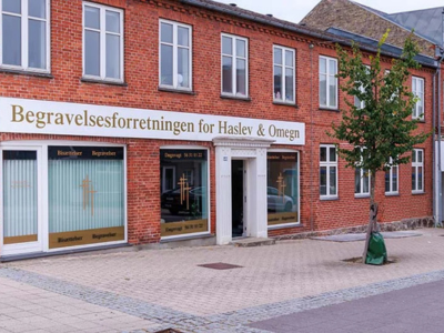 Begravelsesrådgiver M. Leth-Møller, bedemand i Haslev